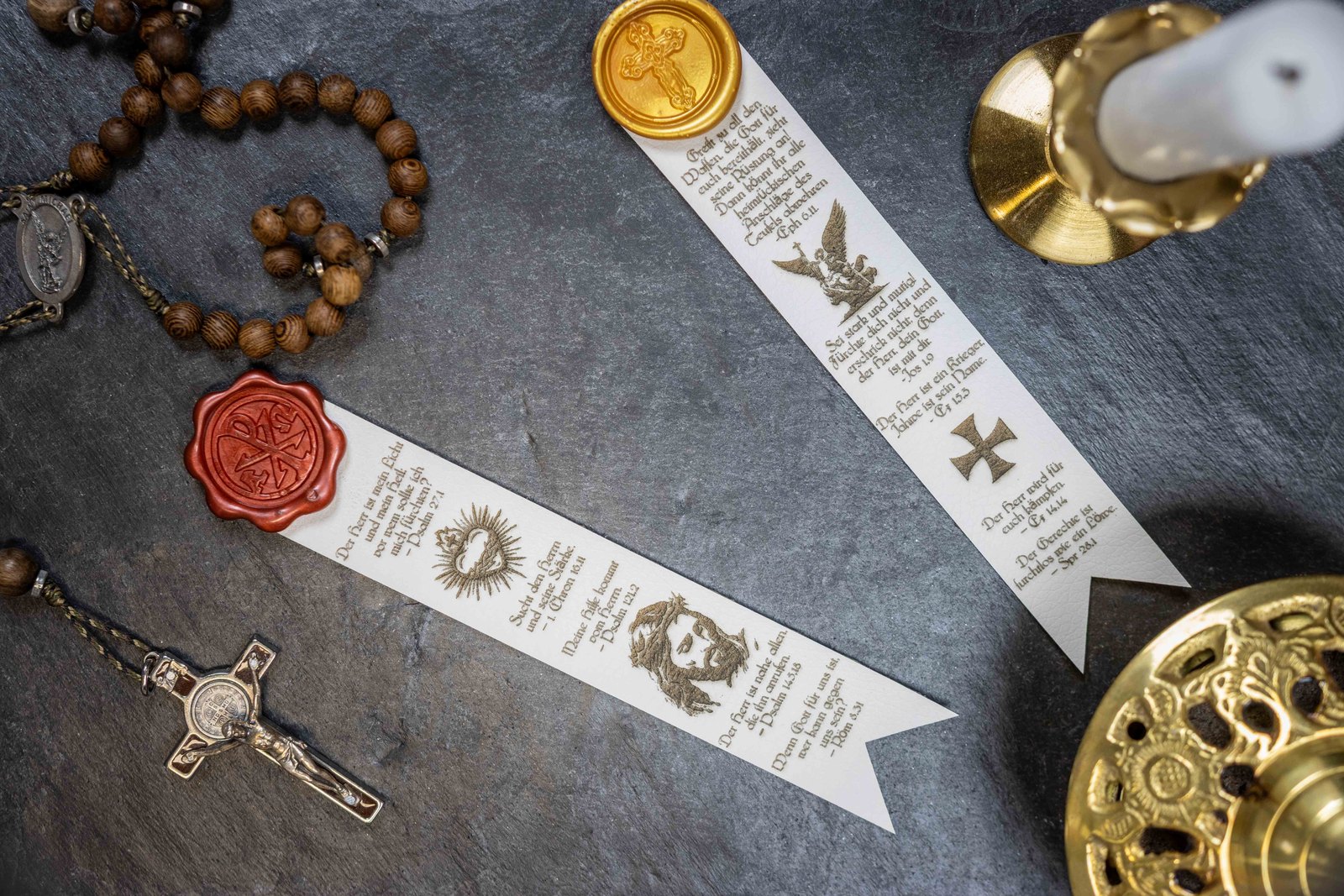 Lederbanner mit gravierten Bibelversen und handgeprägtem Wachssiegel